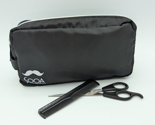 Kulturbeutel mit Schere und Kamm